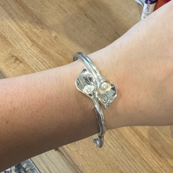 Flower bracelet - Picture 2 of 5